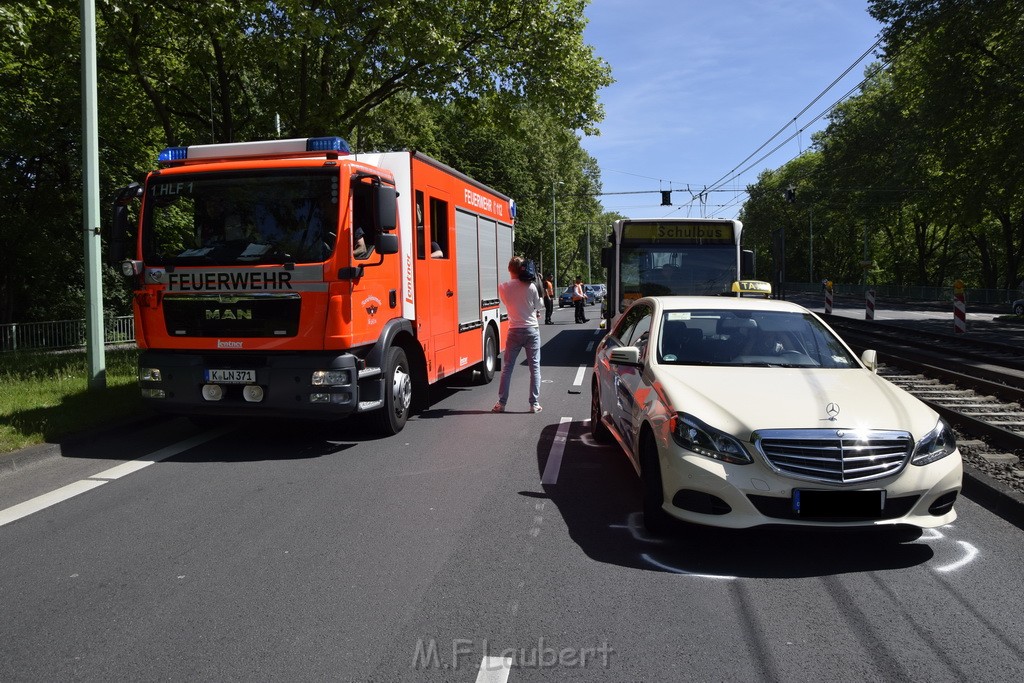 VU Schulbus Taxi Severinsbruecke Rich Innenstadt P44.JPG - Miklos Laubert